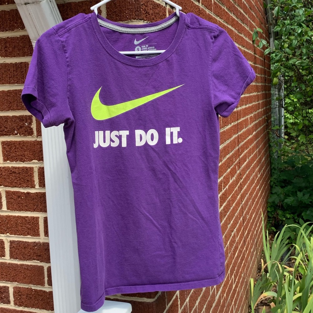 Nike Purple Women’s T-Shirt - Picture 2 of 6